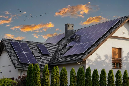 ShineTong solar microinverter installed on rooftop panels